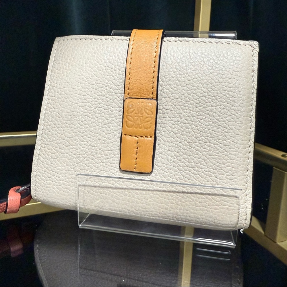 LOEWE Bifold Snap Card Holder Wallet (cream, tan, pink Leather)